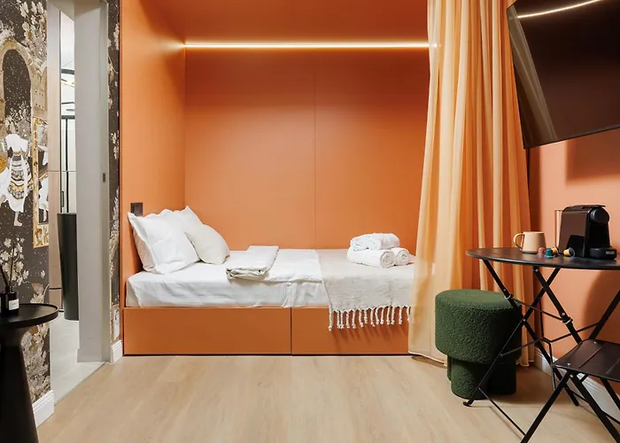 Old Town Capsule: 1-min To Piata Sfatului *