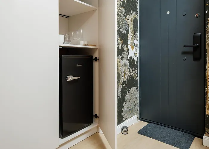 Old Town Capsule: 1-min To Piata Sfatului Apartment