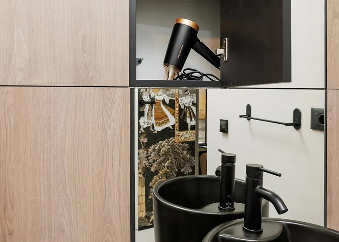 Old Town Capsule: 1-min To Piata Sfatului * Brasov