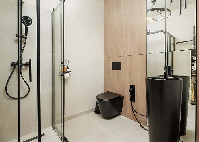 Old Town Capsule: 1-min To Piata Sfatului Brasov